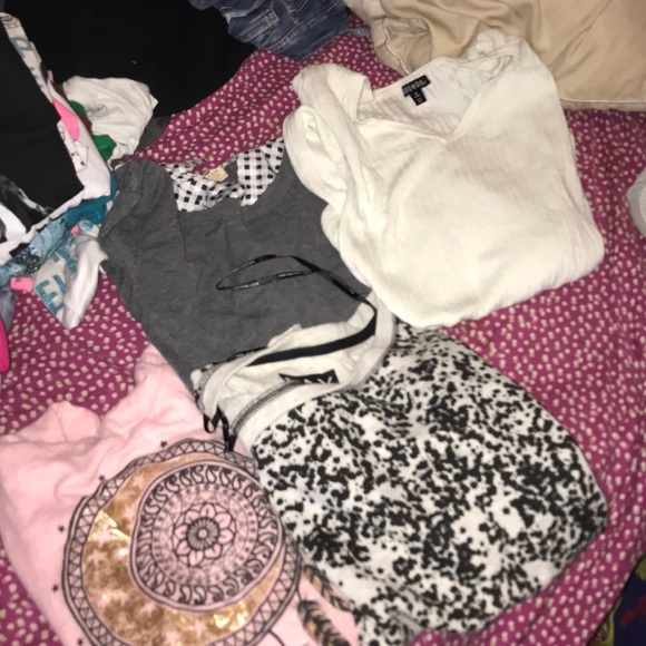 LOT CLOTHES - Picture 7 of 8